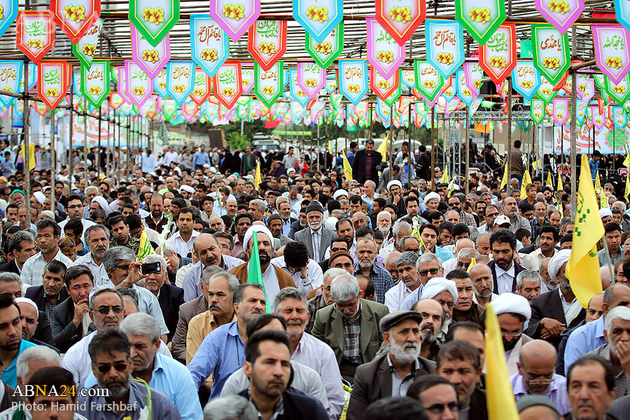 تقرير مصور/ آلاف الموالين يتجمعون لاداء دعاء فرج الامام الحجة (عج) في مشهد المقدسة